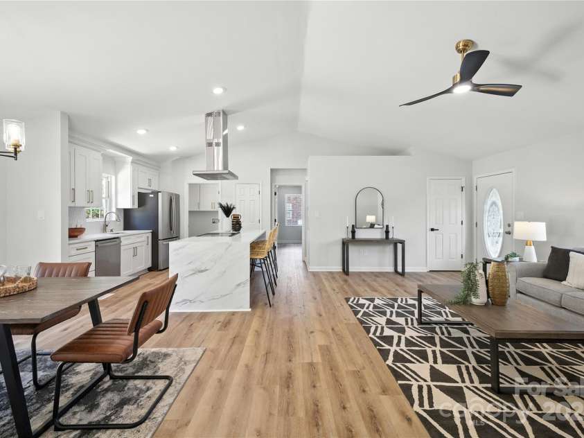 814 Mark Street, Belmont, NC 28012.  MLS# CAR4281638, YatesRealty ID 28019. 