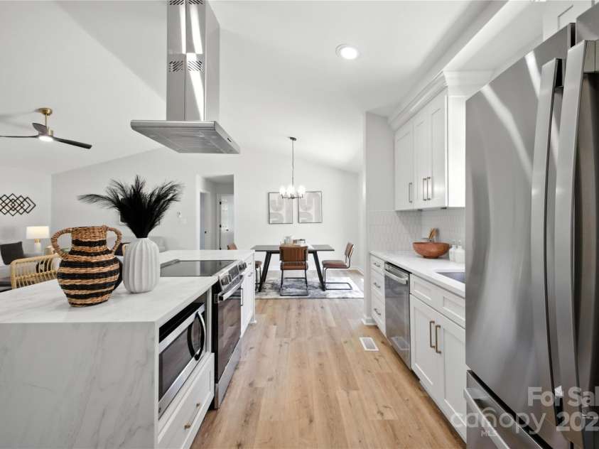 814 Mark Street, Belmont, NC 28012.  MLS# CAR4281638, YatesRealty ID 28019. 