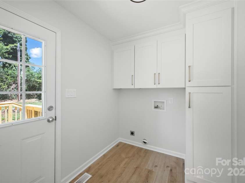 814 Mark Street, Belmont, NC 28012.  MLS# CAR4281638, YatesRealty ID 28019. 