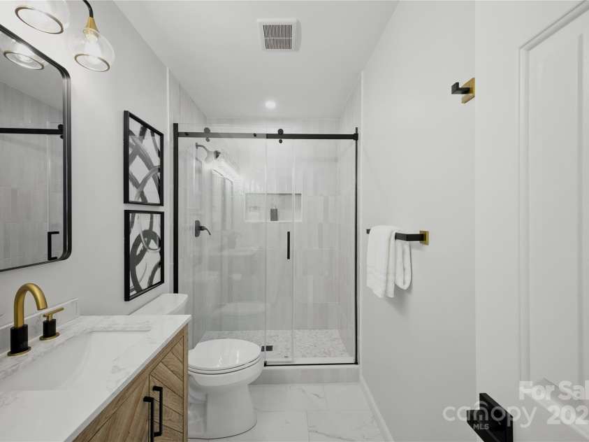 814 Mark Street, Belmont, NC 28012.  MLS# CAR4281638, YatesRealty ID 28019. 