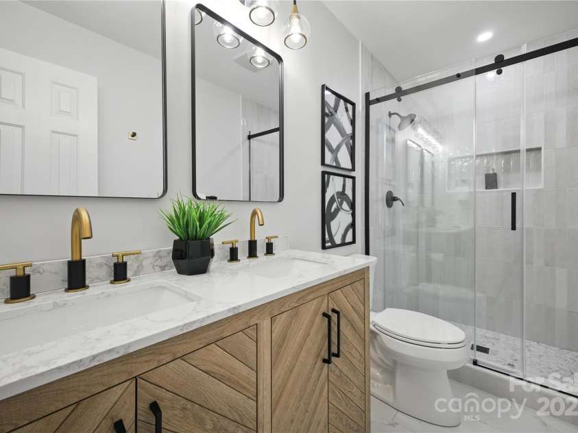 814 Mark Street, Belmont, NC 28012.  MLS# CAR4281638, YatesRealty ID 28019. 