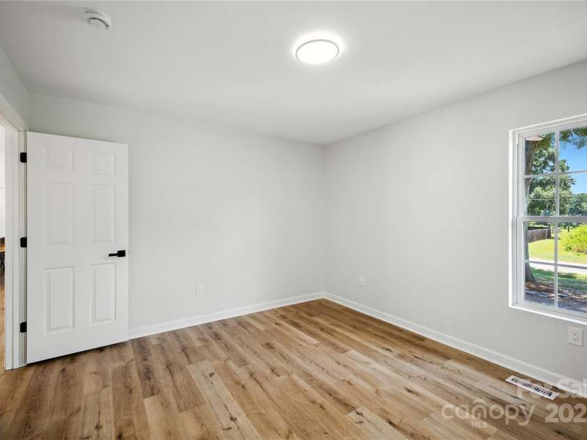 814 Mark Street, Belmont, NC 28012.  MLS# CAR4281638, YatesRealty ID 28019. 