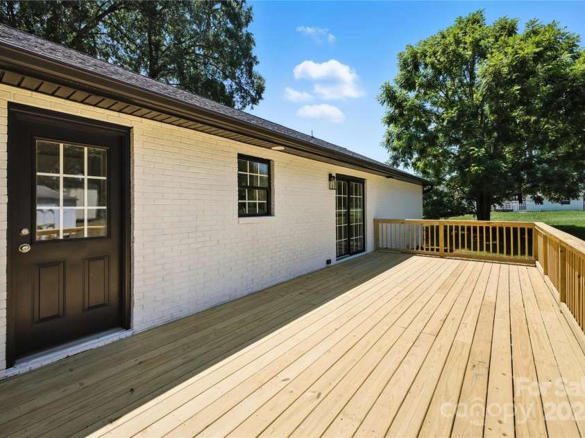 814 Mark Street, Belmont, NC 28012.  MLS# CAR4281638, YatesRealty ID 28019. 