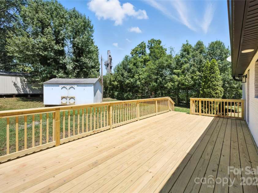 814 Mark Street, Belmont, NC 28012.  MLS# CAR4281638, YatesRealty ID 28019. 