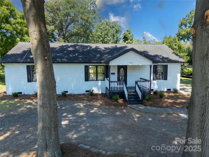 814 Mark Street, Belmont, NC 28012.  MLS# CAR4281638, YatesRealty ID 28019. 