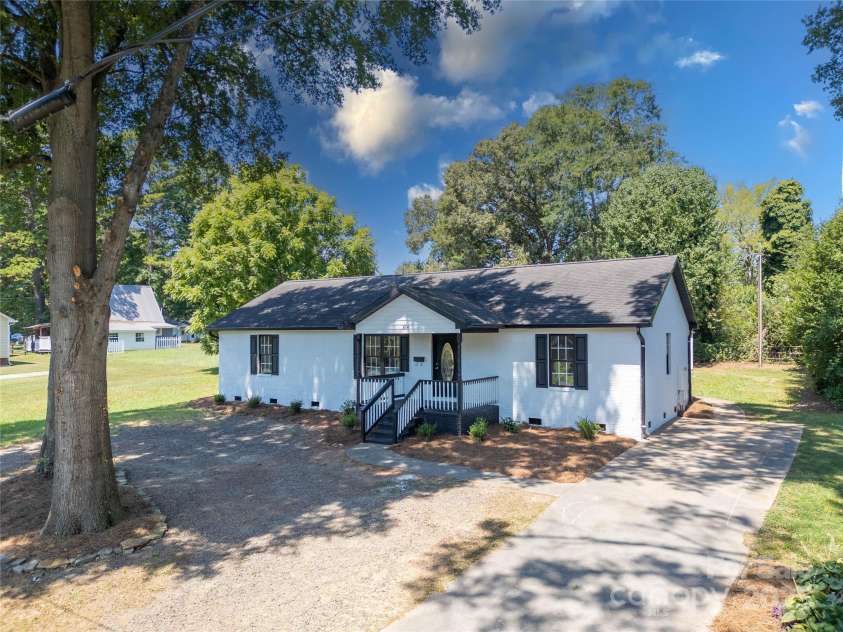 814 Mark Street, Belmont, NC 28012.  MLS# CAR4281638, YatesRealty ID 28019. 