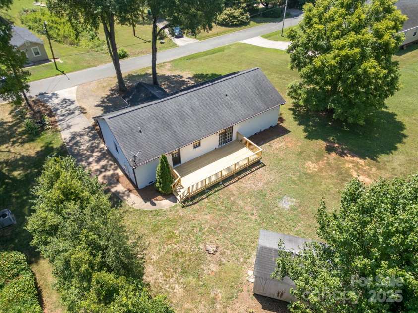 814 Mark Street, Belmont, NC 28012.  MLS# CAR4281638, YatesRealty ID 28019. 