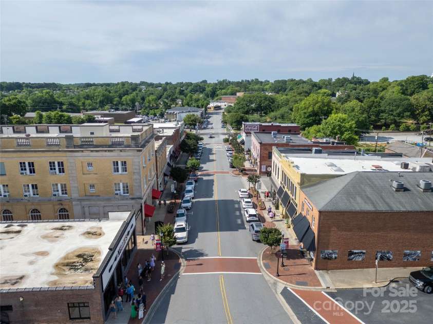 814 Mark Street, Belmont, NC 28012.  MLS# CAR4281638, YatesRealty ID 28019. 