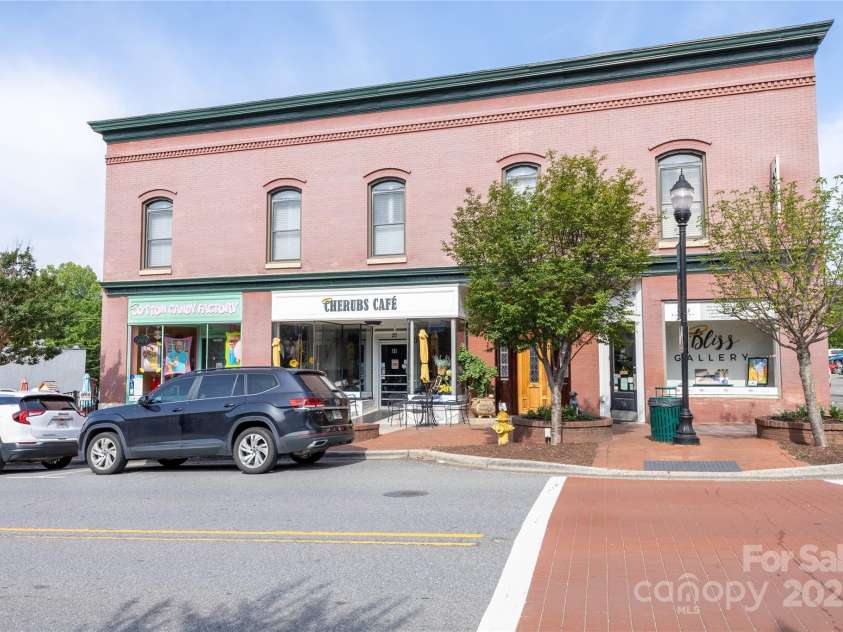 814 Mark Street, Belmont, NC 28012.  MLS# CAR4281638, YatesRealty ID 28019. 