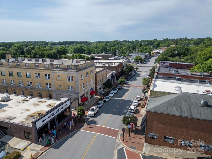 814 Mark Street, Belmont, NC 28012.  MLS# CAR4281638, YatesRealty ID 28019. 