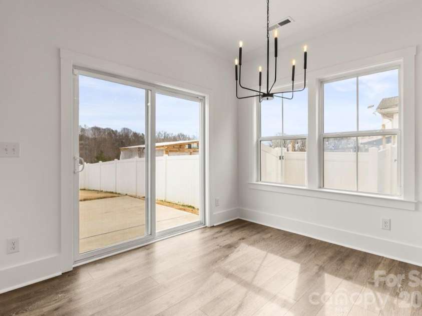 142 Fairfield Drive, Troutman, NC 28166.  MLS# CAR4349688, YatesRealty ID 2802. Breakfast Room
