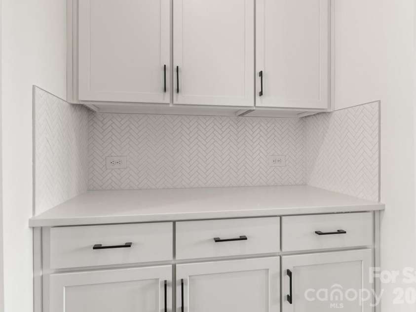 142 Fairfield Drive, Troutman, NC 28166.  MLS# CAR4349688, YatesRealty ID 2802. Butler's Pantry