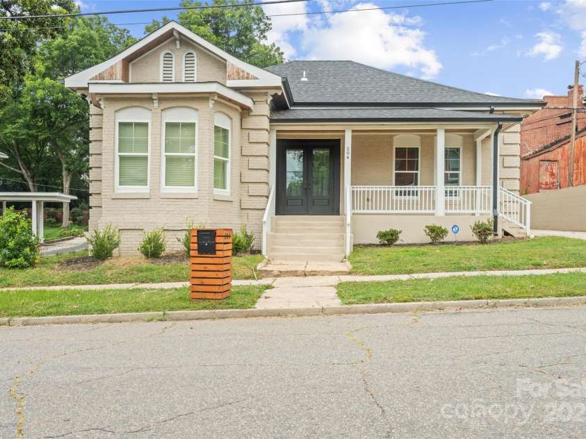 204 Wade Street, Wadesboro, NC 28170.  MLS# CAR4283527, YatesRealty ID 28020. 