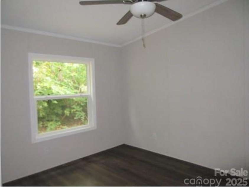 123 Josiah Lane, Hendersonville, NC 28792.  MLS# CAR4317933, YatesRealty ID 28021. 