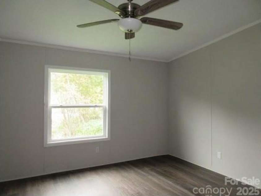 123 Josiah Lane, Hendersonville, NC 28792.  MLS# CAR4317933, YatesRealty ID 28021. 