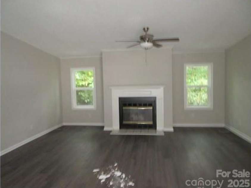 123 Josiah Lane, Hendersonville, NC 28792.  MLS# CAR4317933, YatesRealty ID 28021. 