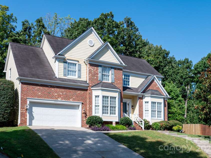 6207 Glencairn Court, Charlotte, NC 28269.  MLS# CAR4285347, YatesRealty ID 28022. 