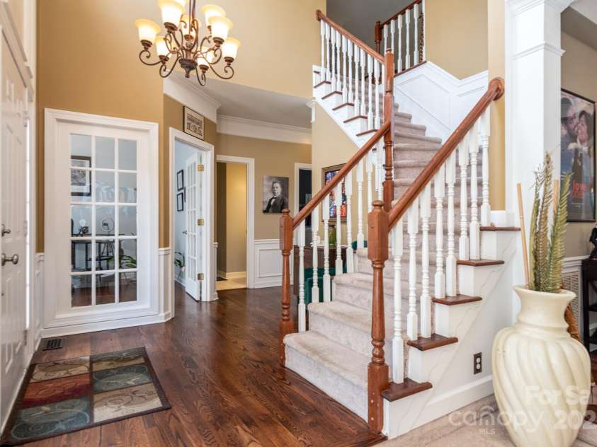 6207 Glencairn Court, Charlotte, NC 28269.  MLS# CAR4285347, YatesRealty ID 28022. 