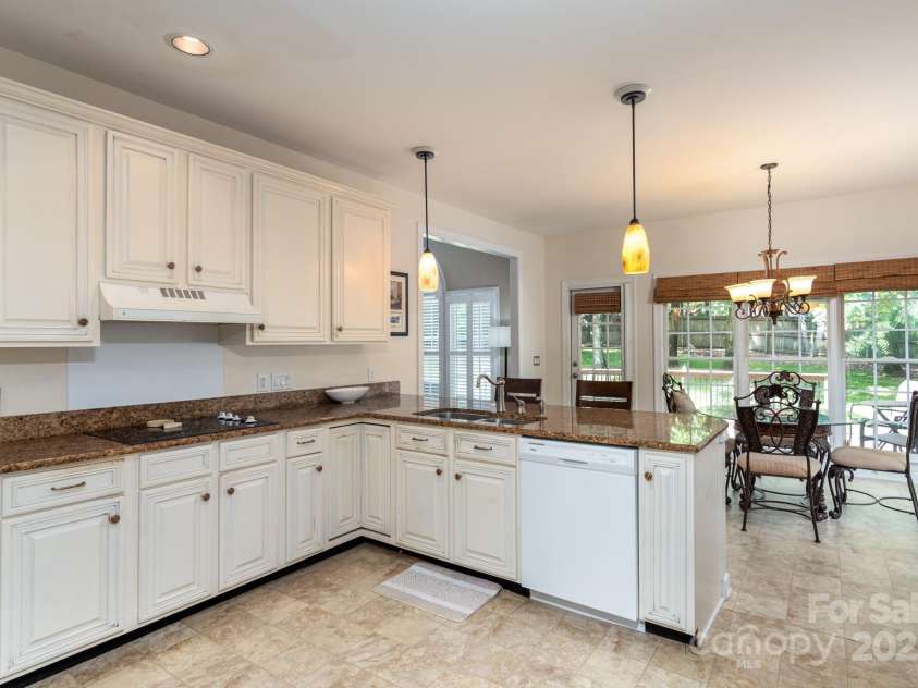 6207 Glencairn Court, Charlotte, NC 28269.  MLS# CAR4285347, YatesRealty ID 28022. 