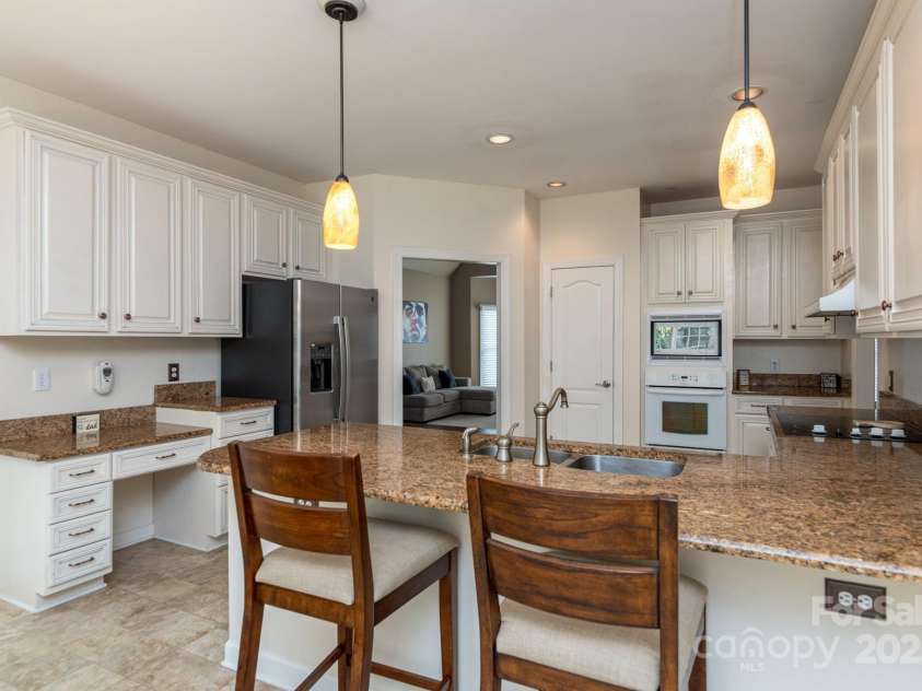 6207 Glencairn Court, Charlotte, NC 28269.  MLS# CAR4285347, YatesRealty ID 28022. 
