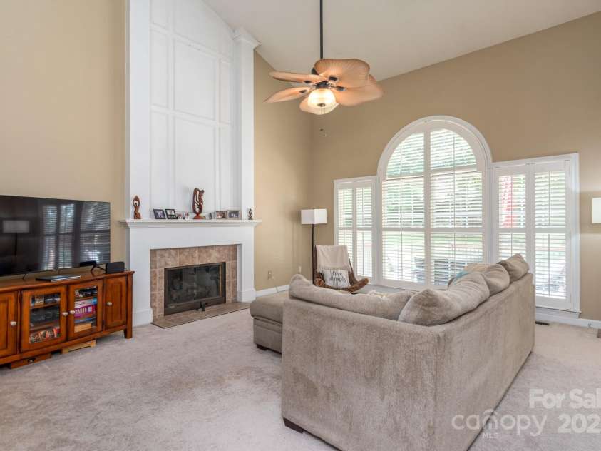 6207 Glencairn Court, Charlotte, NC 28269.  MLS# CAR4285347, YatesRealty ID 28022. 