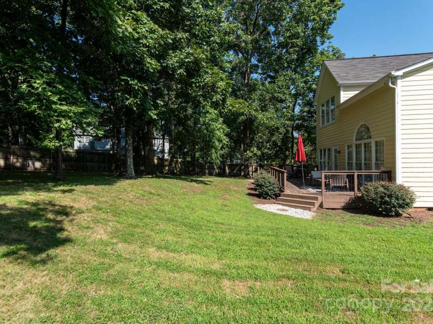 6207 Glencairn Court, Charlotte, NC 28269.  MLS# CAR4285347, YatesRealty ID 28022. 