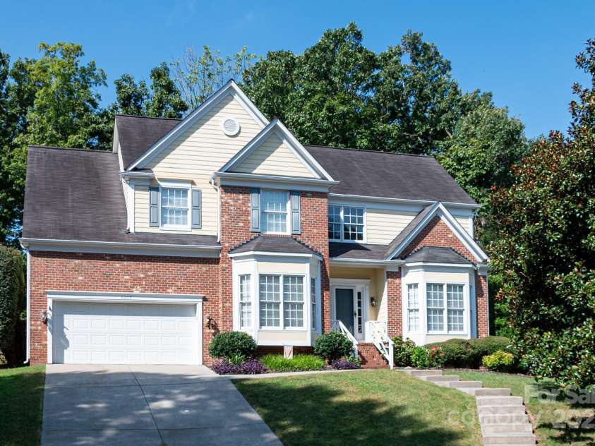 6207 Glencairn Court, Charlotte, NC 28269.  MLS# CAR4285347, YatesRealty ID 28022. 