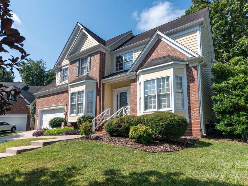 6207 Glencairn Court, Charlotte, NC 28269.  MLS# CAR4285347, YatesRealty ID 28022. 
