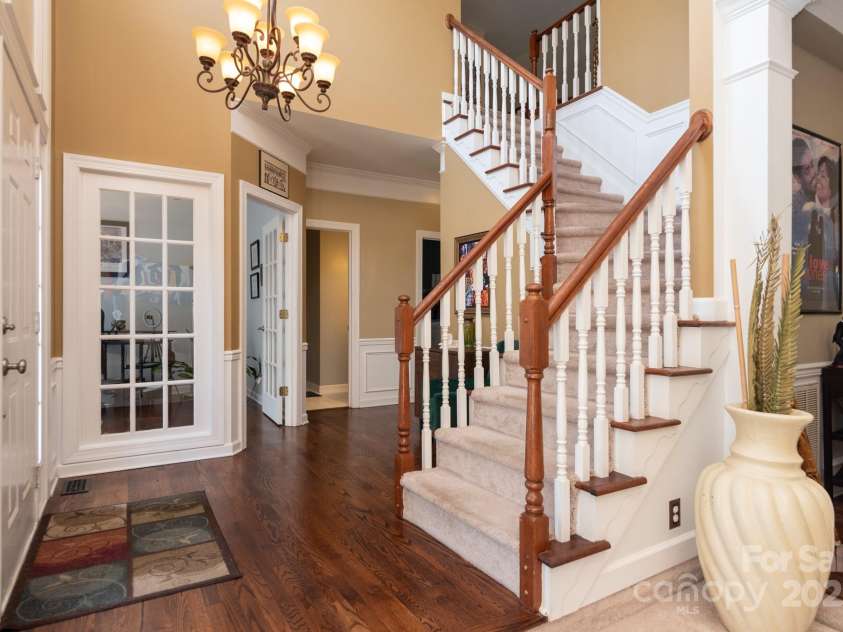 6207 Glencairn Court, Charlotte, NC 28269.  MLS# CAR4285347, YatesRealty ID 28022. 