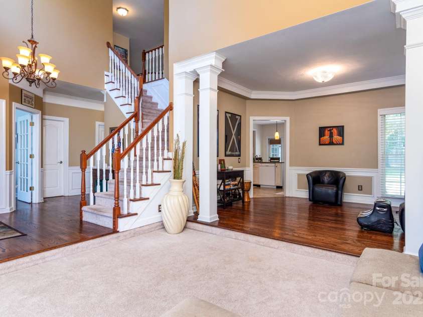 6207 Glencairn Court, Charlotte, NC 28269.  MLS# CAR4285347, YatesRealty ID 28022. 