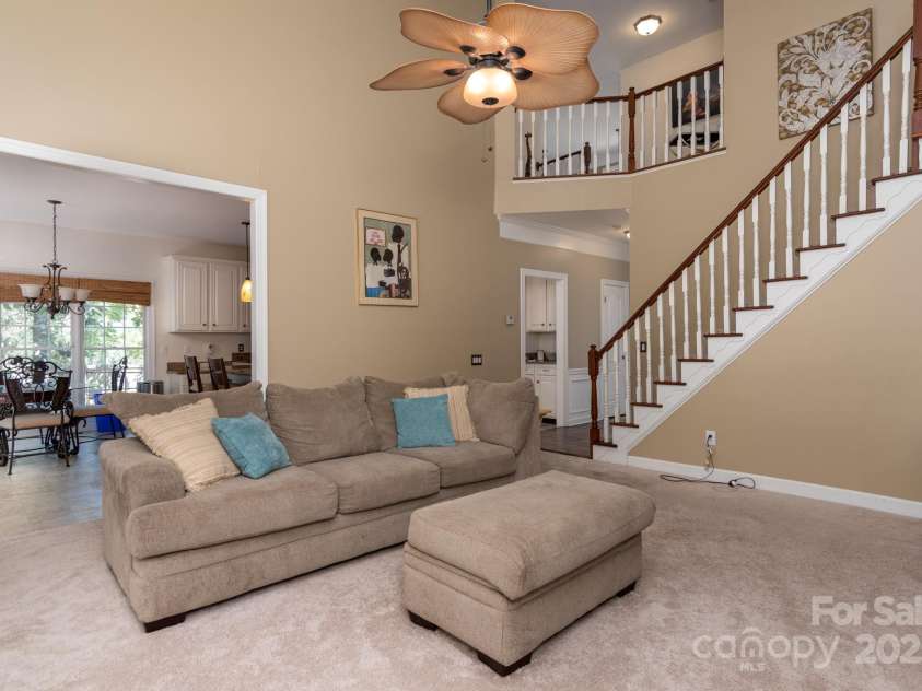 6207 Glencairn Court, Charlotte, NC 28269.  MLS# CAR4285347, YatesRealty ID 28022. 