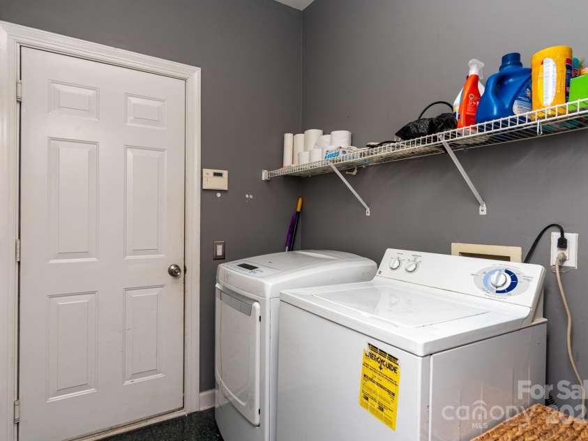 6207 Glencairn Court, Charlotte, NC 28269.  MLS# CAR4285347, YatesRealty ID 28022. 