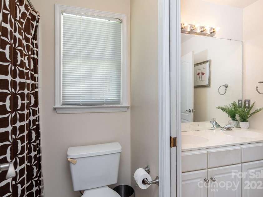 6207 Glencairn Court, Charlotte, NC 28269.  MLS# CAR4285347, YatesRealty ID 28022. 