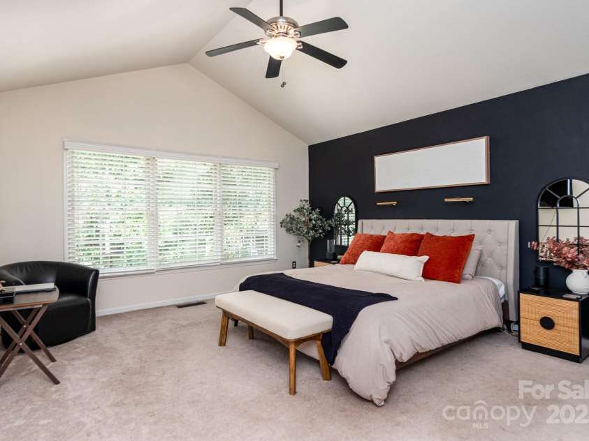 6207 Glencairn Court, Charlotte, NC 28269.  MLS# CAR4285347, YatesRealty ID 28022. 