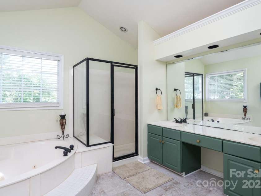 6207 Glencairn Court, Charlotte, NC 28269.  MLS# CAR4285347, YatesRealty ID 28022. 