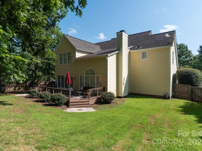6207 Glencairn Court, Charlotte, NC 28269.  MLS# CAR4285347, YatesRealty ID 28022. 