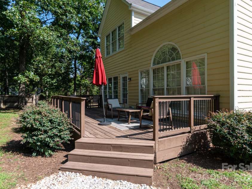 6207 Glencairn Court, Charlotte, NC 28269.  MLS# CAR4285347, YatesRealty ID 28022. 