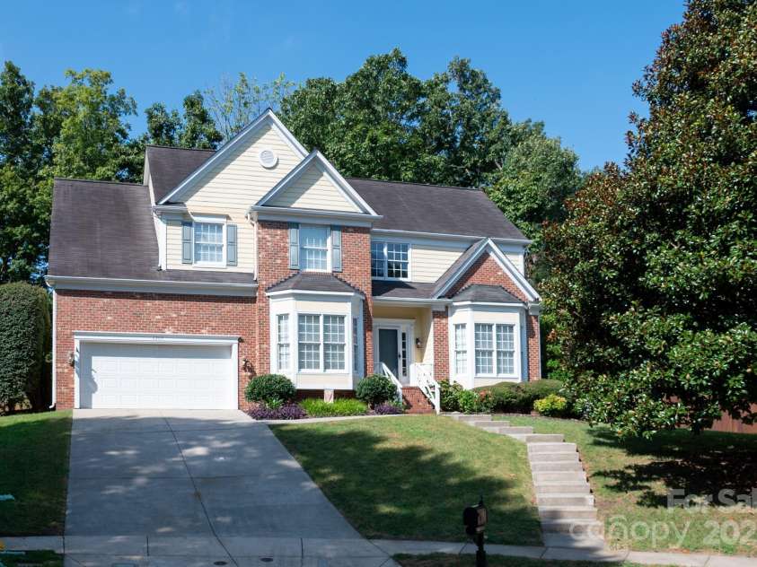 6207 Glencairn Court, Charlotte, NC 28269.  MLS# CAR4285347, YatesRealty ID 28022. 