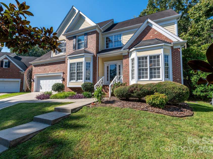 6207 Glencairn Court, Charlotte, NC 28269.  MLS# CAR4285347, YatesRealty ID 28022. 