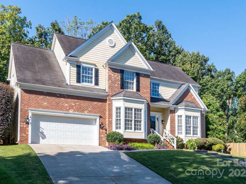 6207 Glencairn Court, Charlotte, NC 28269.  MLS# CAR4285347, YatesRealty ID 28022. 