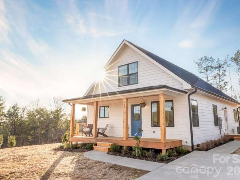 99999 Verde Drive, Asheville, NC 28806.  MLS# CAR4381556, YatesRealty ID 28023. 