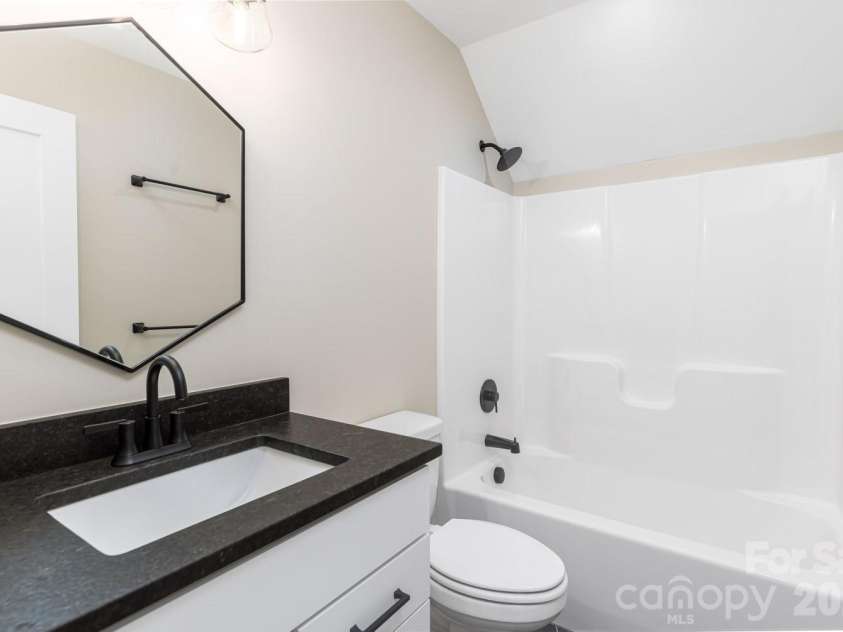 99999 Verde Drive, Asheville, NC 28806.  MLS# CAR4381556, YatesRealty ID 28023. 