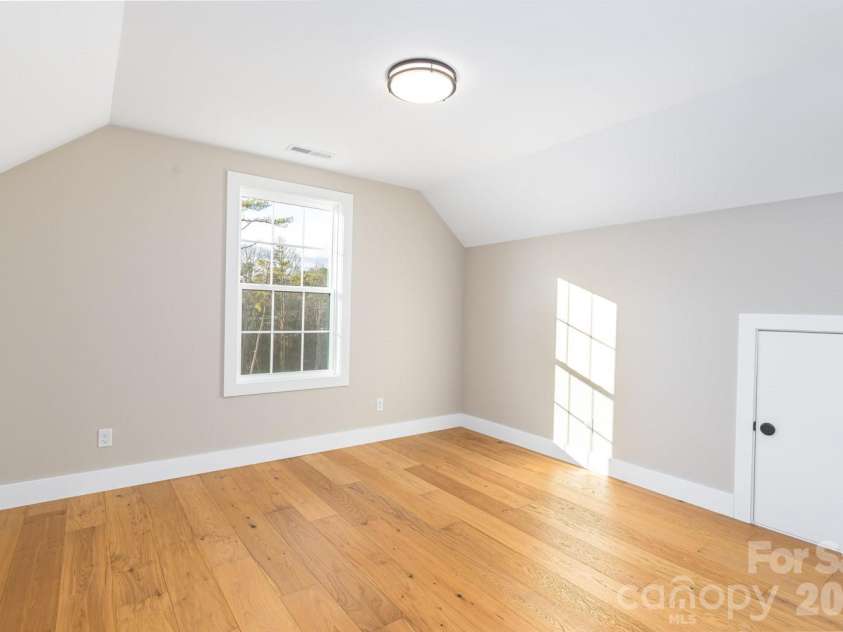 99999 Verde Drive, Asheville, NC 28806.  MLS# CAR4381556, YatesRealty ID 28023. 