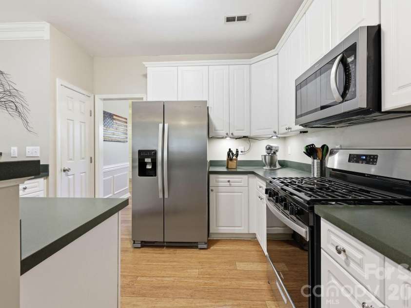 4439 Rock Stream Drive, Charlotte, NC 28269.  MLS# CAR4388976, YatesRealty ID 28024. 