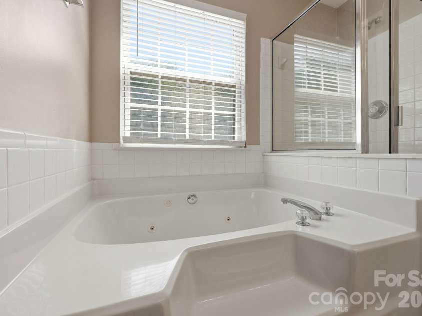 4439 Rock Stream Drive, Charlotte, NC 28269.  MLS# CAR4388976, YatesRealty ID 28024. 