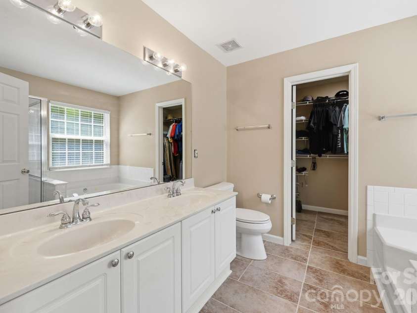 4439 Rock Stream Drive, Charlotte, NC 28269.  MLS# CAR4388976, YatesRealty ID 28024. 