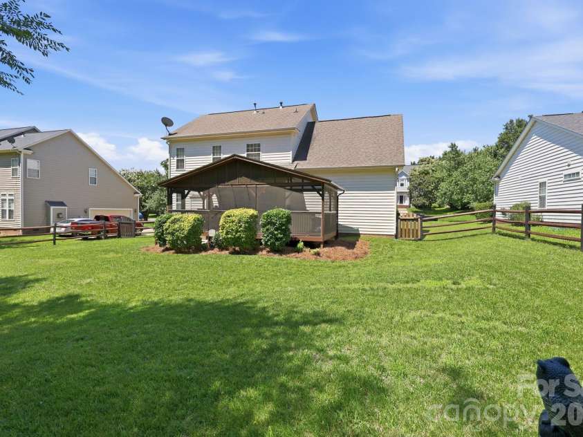 4439 Rock Stream Drive, Charlotte, NC 28269.  MLS# CAR4388976, YatesRealty ID 28024. 