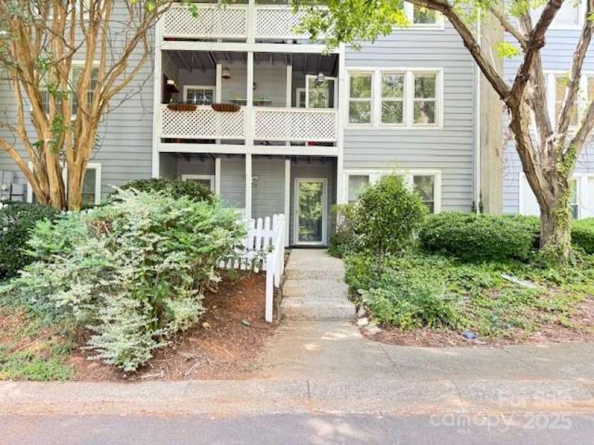 6070 Pinebark Court, Charlotte, NC 28212.  MLS# CAR4280925, YatesRealty ID 28024. 