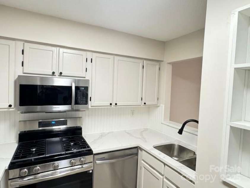 6070 Pinebark Court, Charlotte, NC 28212.  MLS# CAR4280925, YatesRealty ID 28024. 