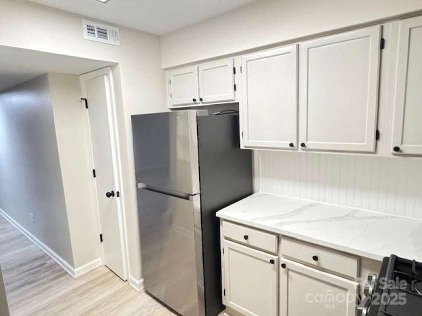 6070 Pinebark Court, Charlotte, NC 28212.  MLS# CAR4280925, YatesRealty ID 28024. 